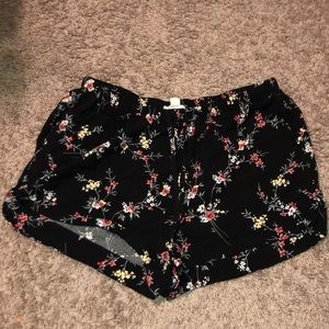 Super cute floral shorts